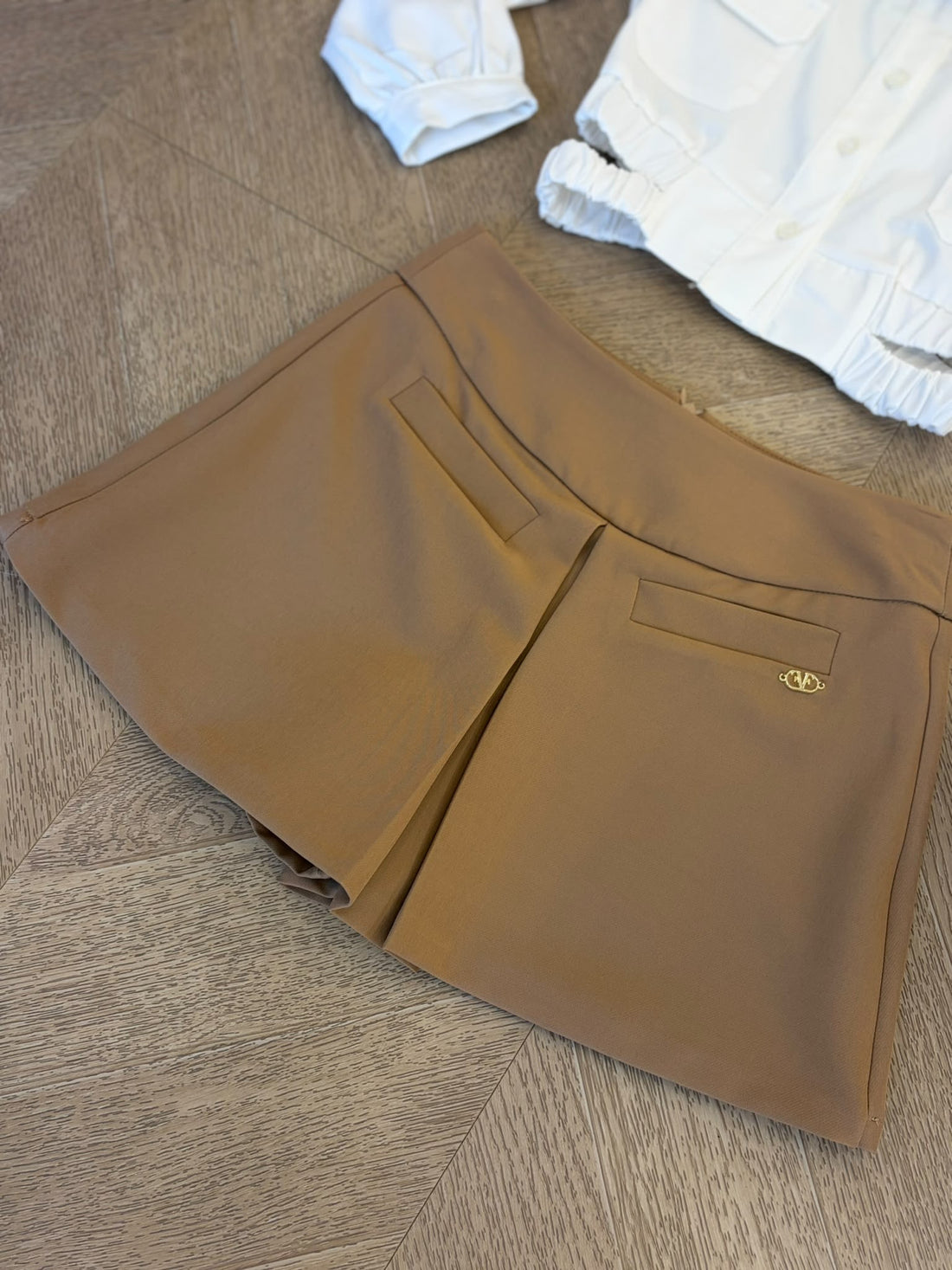 short beige