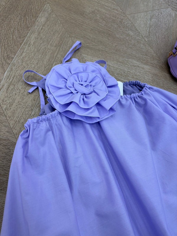 Abito lilla con fiore
