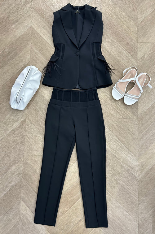 tailleur trasparenze e piume