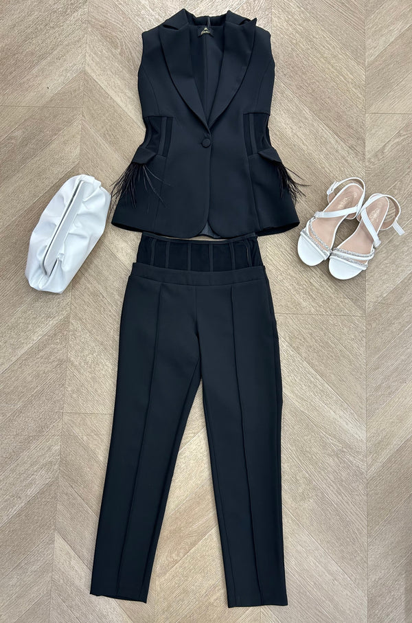 tailleur trasparenze e piume