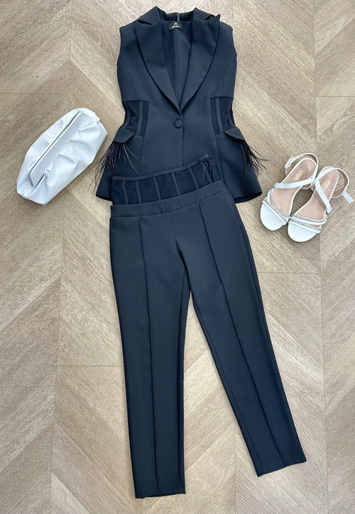 tailleur trasparenze e piume