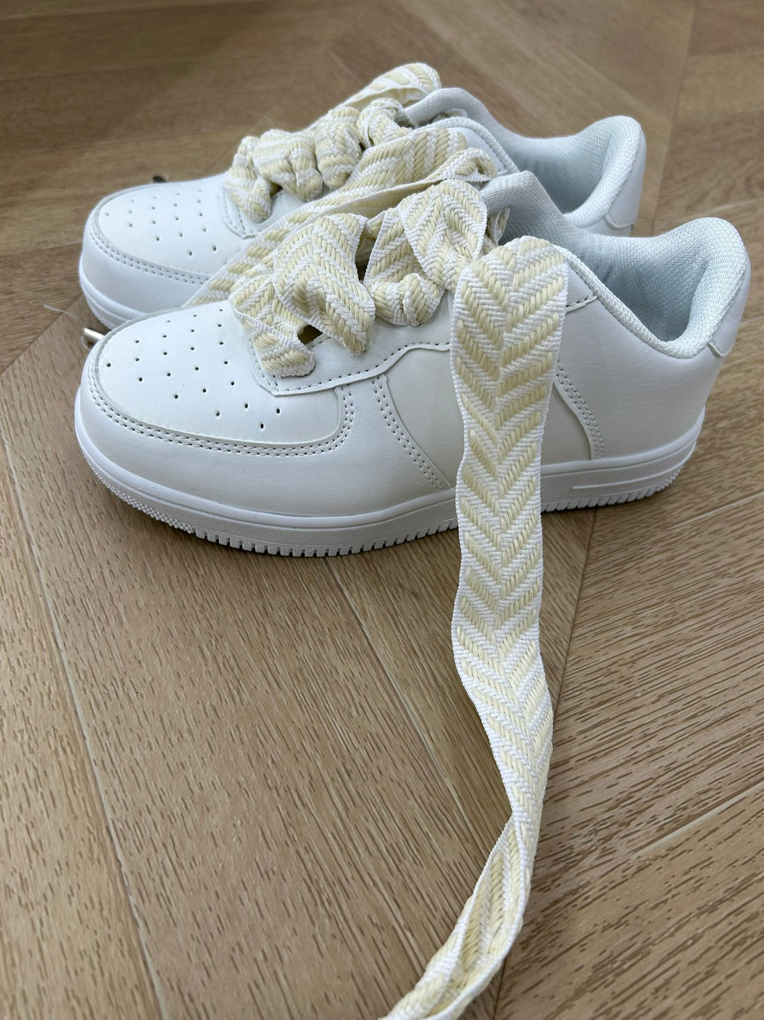 Sneakers lacci