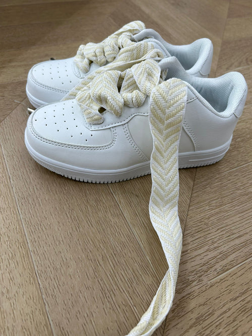 Sneakers lacci