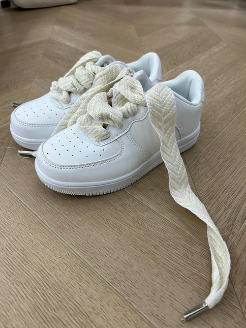 Sneakers lacci