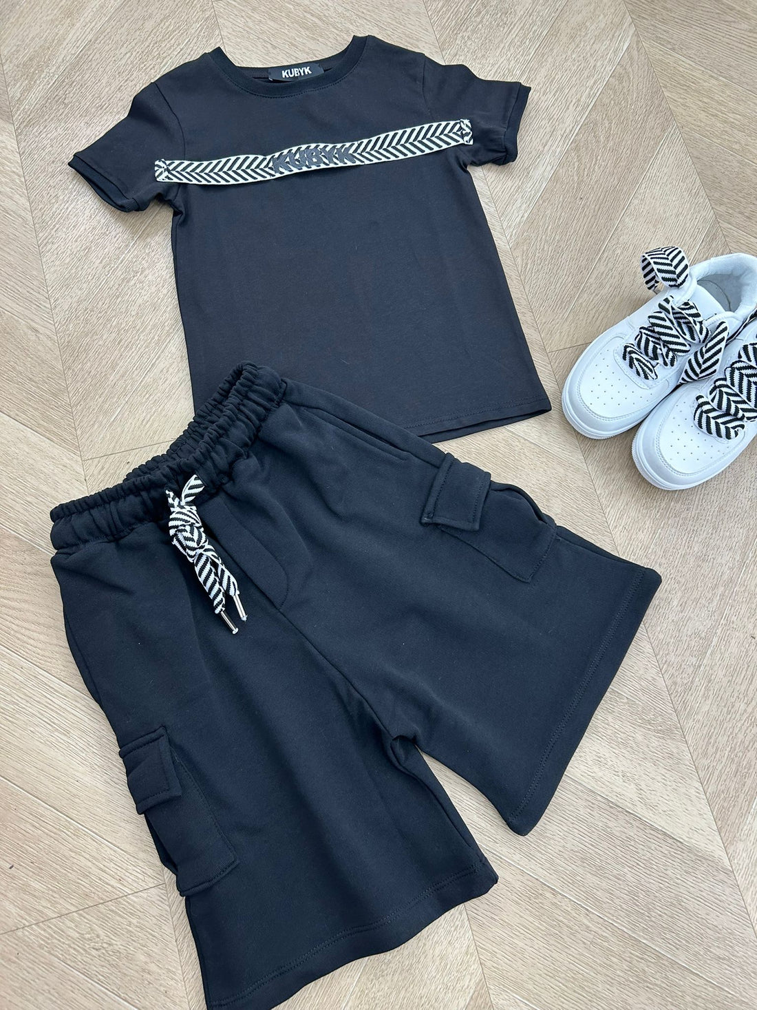 t-shirt black