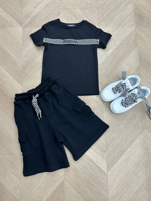 t-shirt black