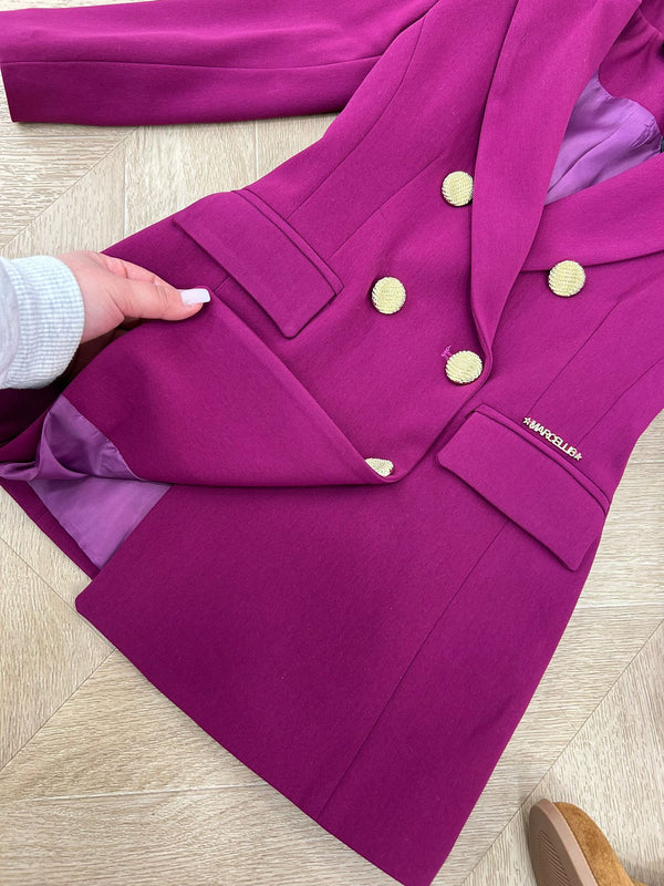 abito a giacca magenta