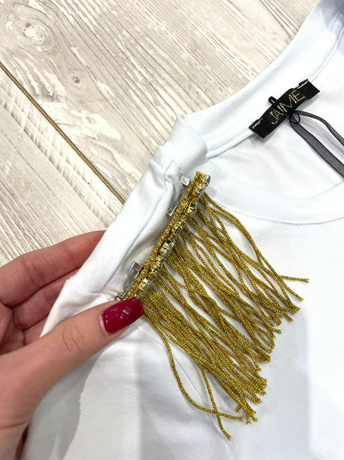 T-shirt bianca con spille